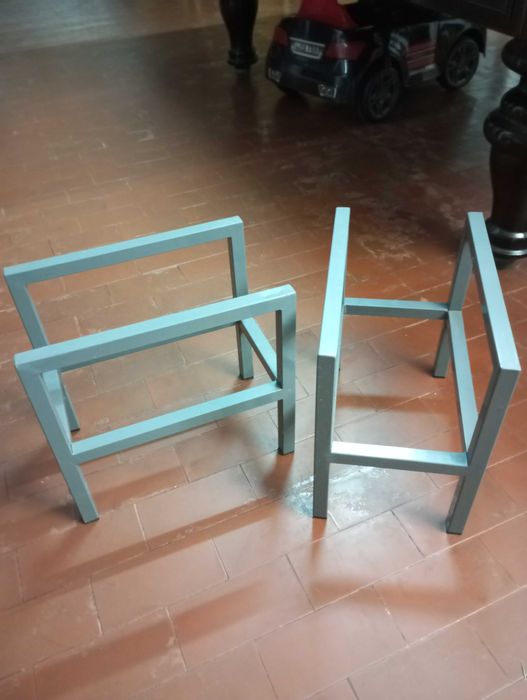 Suportes de PC em Ferro – Resistência e Estilo