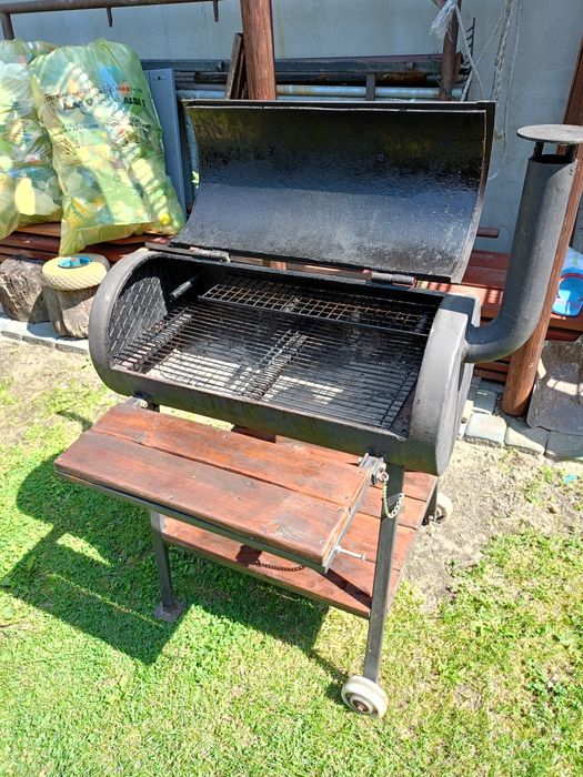 Mocny własnorecznie robiony grill