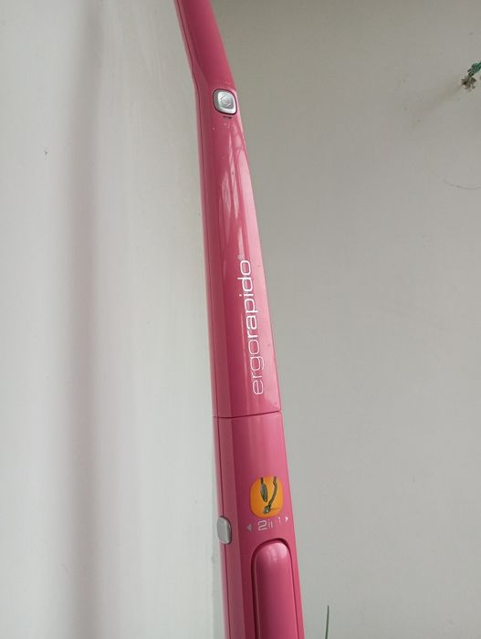 Ручний пилесос Electrolux ZB2929p розовий з Германії.