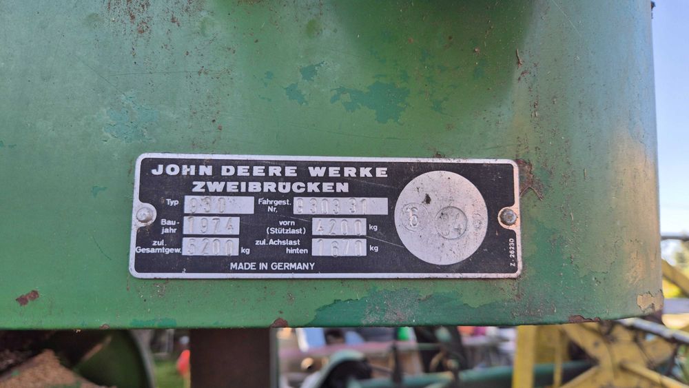 Kombajn zbożowy John Deere 930