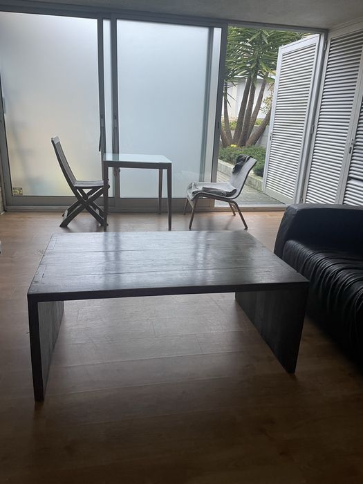 Mesa de centro em madeira maciça