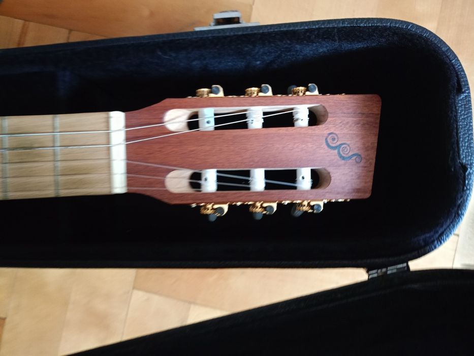 Sprzedam pokrowiec na gitarę i gitarę