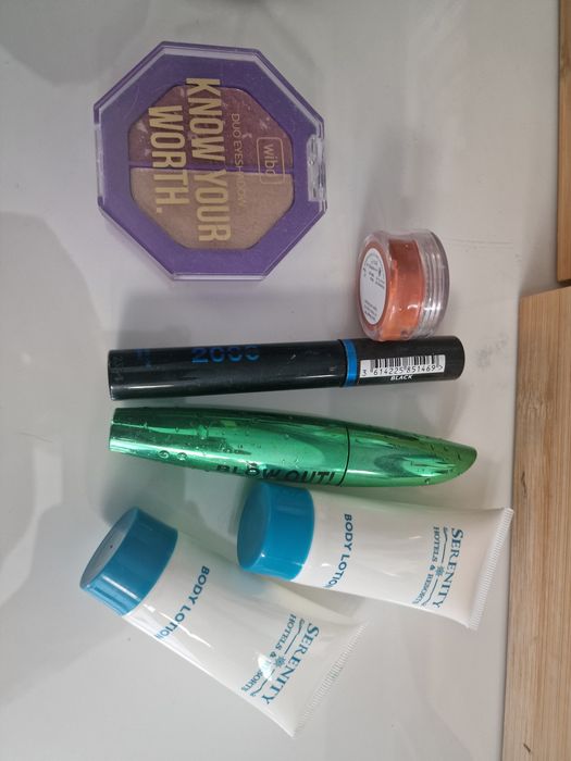 Kosmetyki ziaja apis odżywka pantene eveline korektor