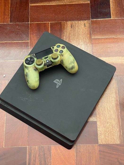 PS4 c/ 1 comando + 8 jogos