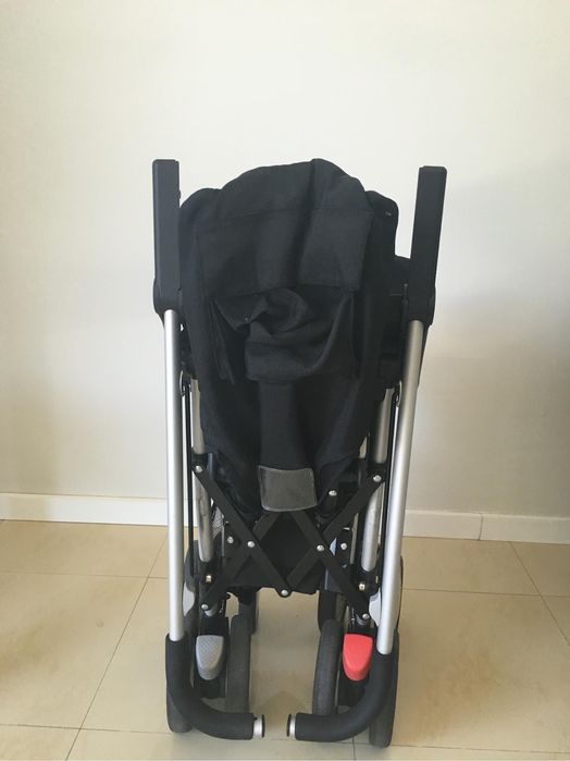 Carrinho Bebé Maxicosi com proteção para o frio