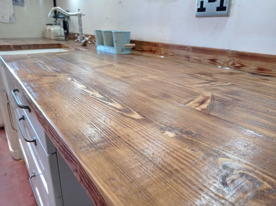 Rustykalne blaty kuchenne lite drewno