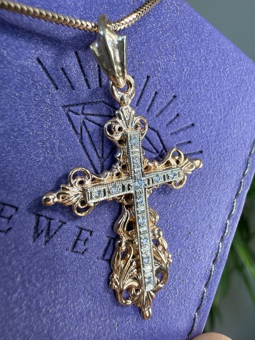 Золотой крестик с бриллиантами