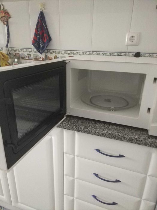 Microondas Samsung 850 W para peças ou reparação