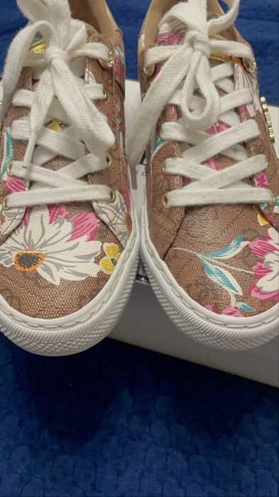 Макасини  Guess  розмір 36,5