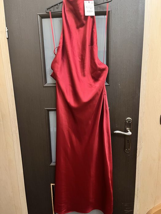Piekna czerwona sukienka