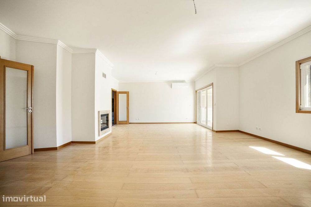 Apartamento T4 com jardim, Paço de Arcos, Oeiras