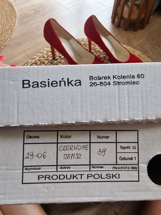Szpilki czerwone zamsz nowe