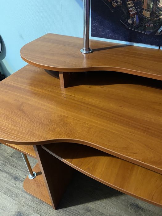 Комп‘ютерний стіл