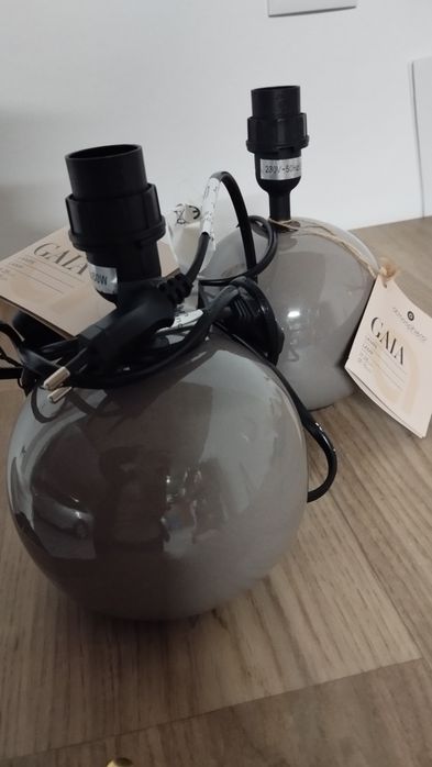 Dois candeeiros de mesa