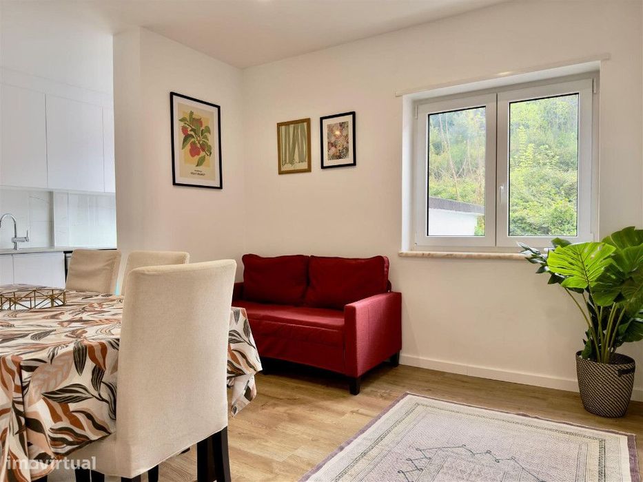 Apartamento T4 com garagem na Guarda Inglesa, Santa Clara