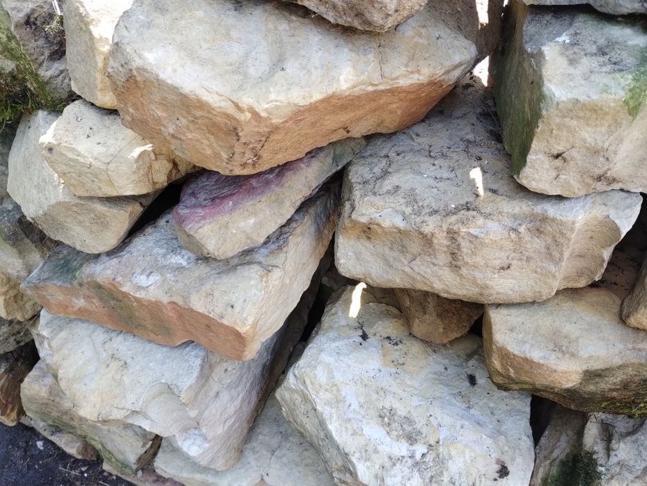 Piaskowiec bloczki ok 3 ton kamień ogrodowy