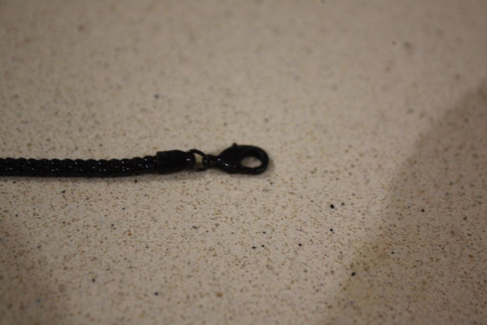 Colar preto miçangas