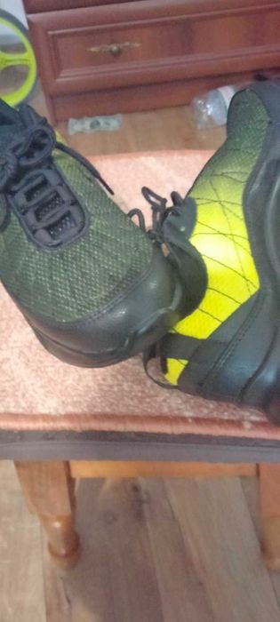 Чоловічі кросівки