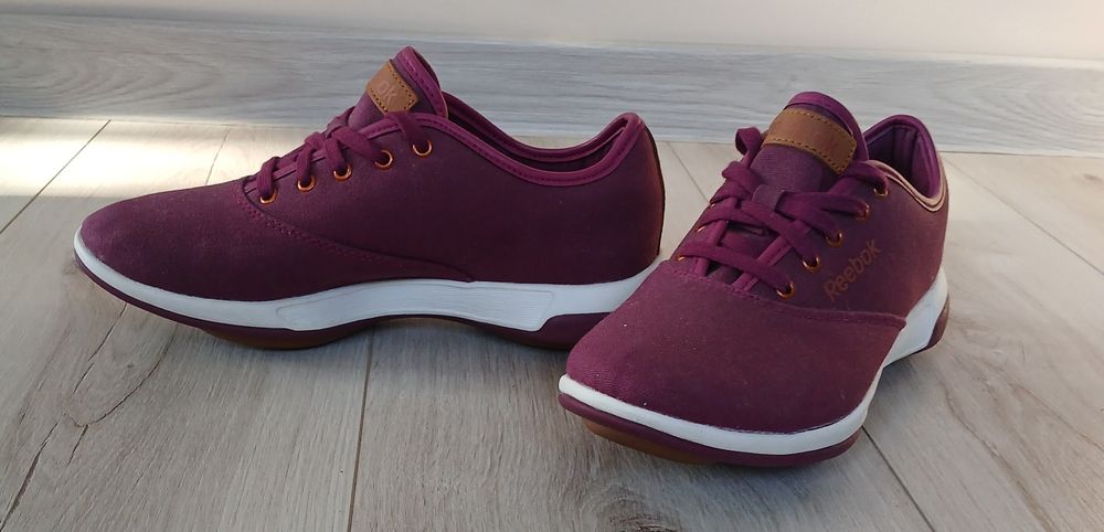 Adidasy Rebook w oryginalnym burgundowym kolorze