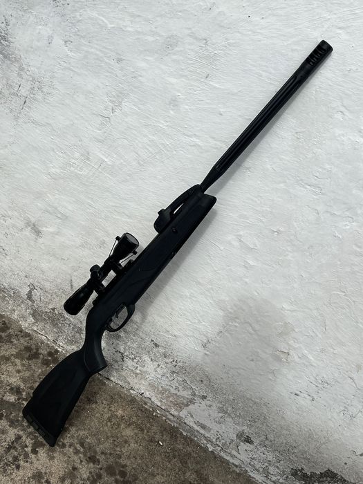 Espingarda de pressão de Ar Gamo com 10 tiros e mira telescópica