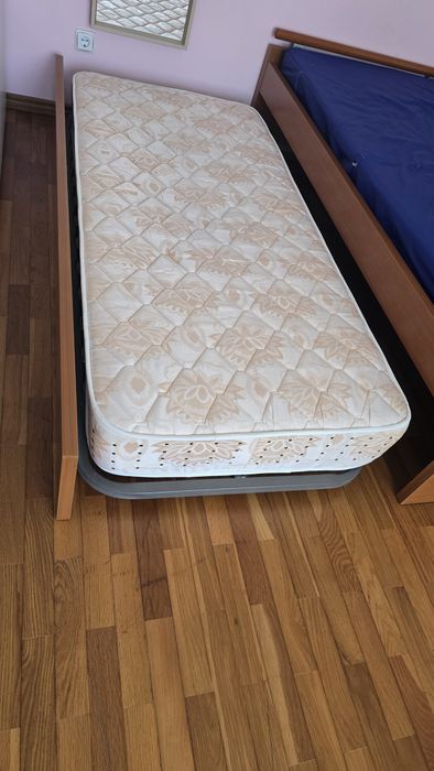 Cama individual com gaveta integrada e dois colchões