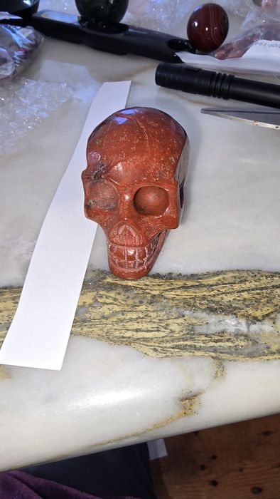 Caveira jaspe vermelho