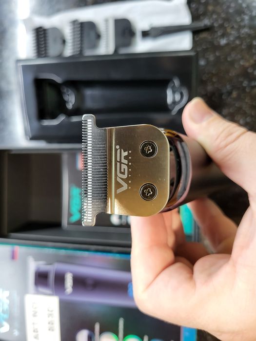 Тример для бороди та вусів VGR