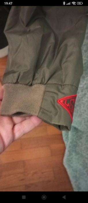 Blusão Levi's tipo bomber corta vento