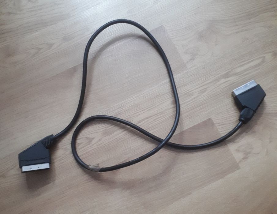 кабель живлення та монітора для компютера