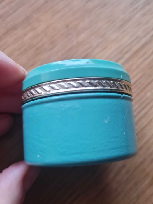 Puste pudełko po kremie Avon