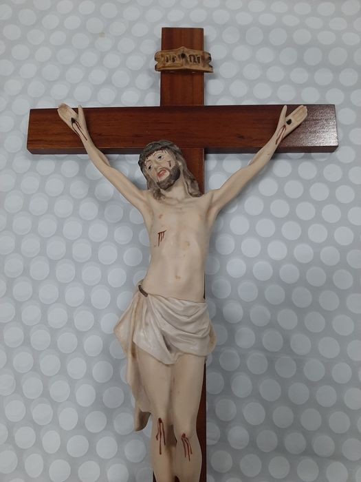 Crucifixo  em bom estado de conservação