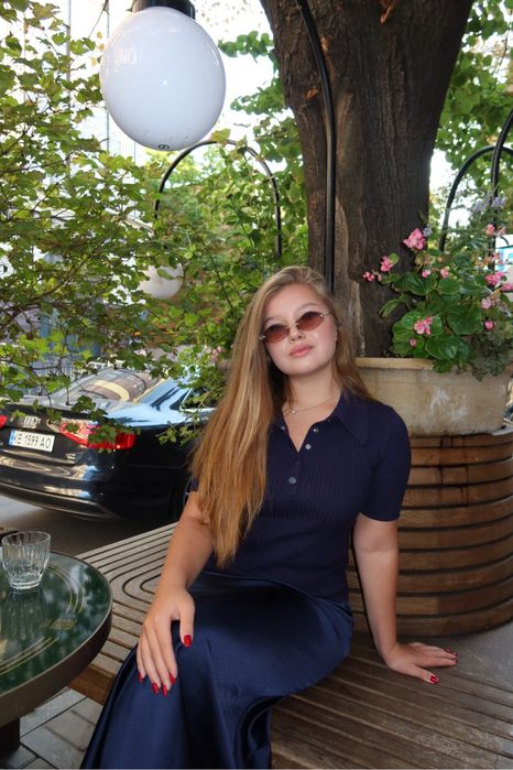 Синя атсласна спідниця бренду Must Have