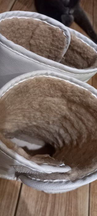 Продам зимові чобітки.