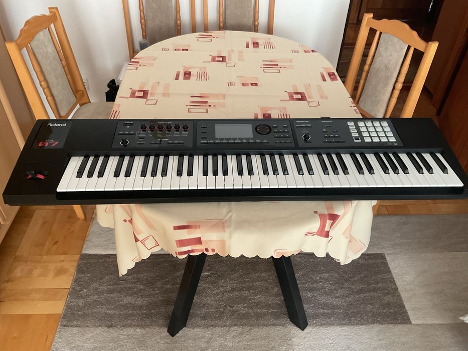 Syntezator / stacja robicza Roland FA07