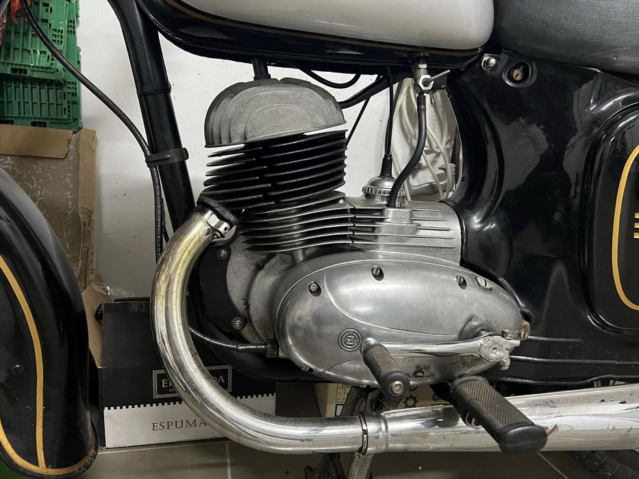 Jawa CZ 175 impecavel/ toda restaurada ao detalhe