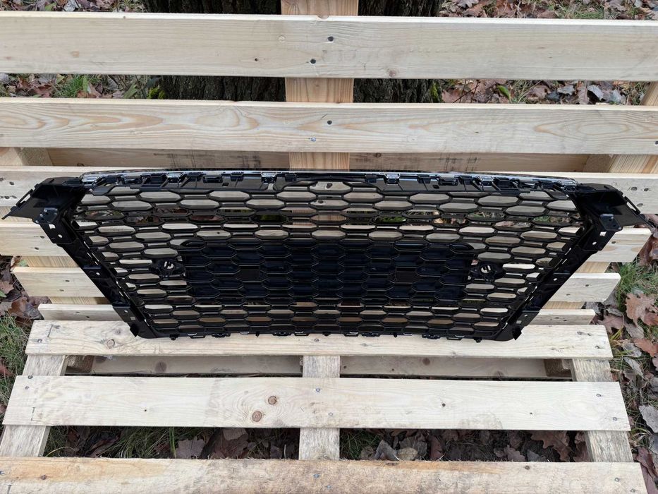 Grill Atrapa A4 B9 15-19 styl RS4 CHROME (z kamerom)