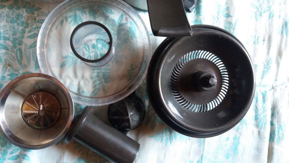 Соковыжималка MOULINEX JU 385 H30