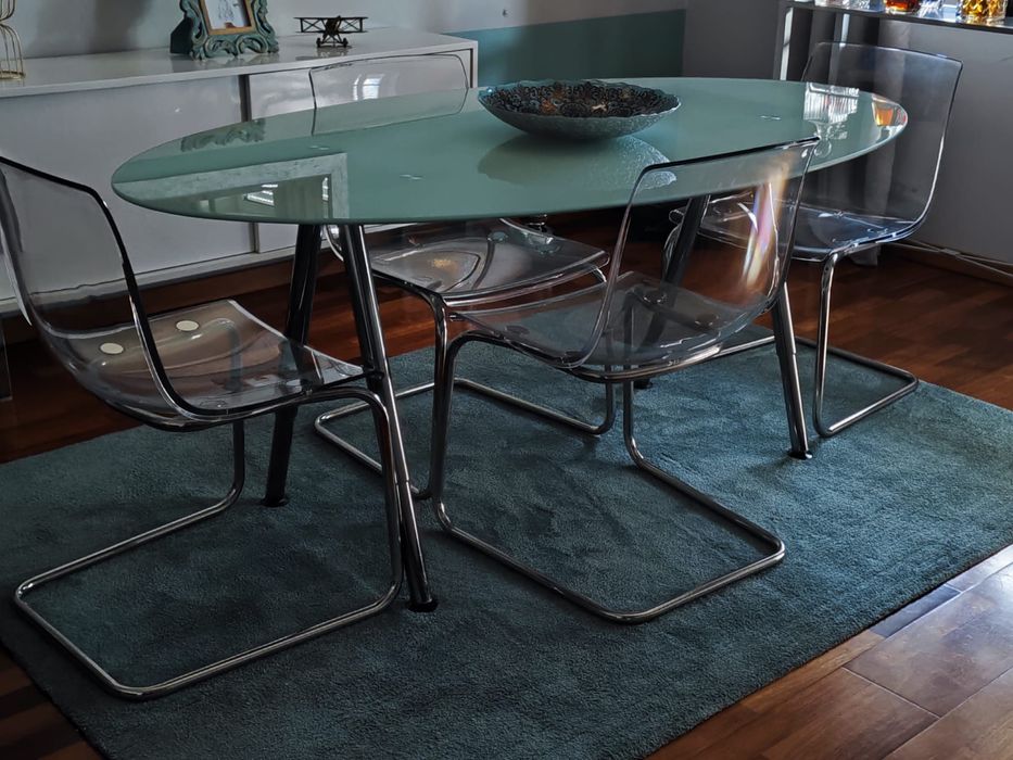 Vende se mesa de vidro com 4 cadeiras IKEA