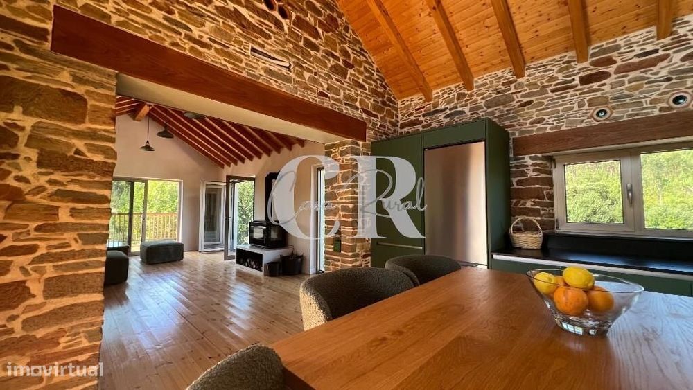 Casa de Pedra Renovada, Ruínas, Riacho, Poços e 15.570m2 de Terreno na