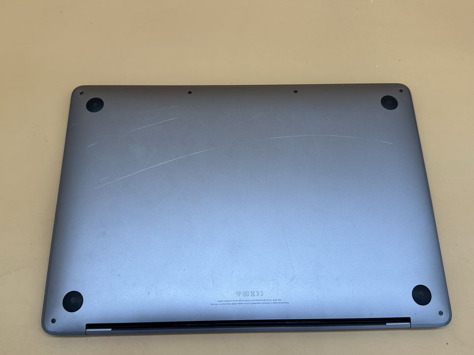 macbook pro 2020 512 gb m1 стан на фото