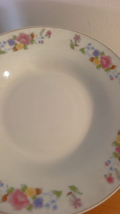 Conjunto vintage de pratos rasos e de sopa