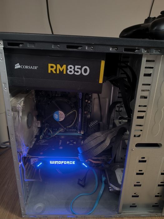 PC Desktop i7 + Gráfica 4GB + Fonte Corsair 850W + Monitor Samsung 19" e Periféricos