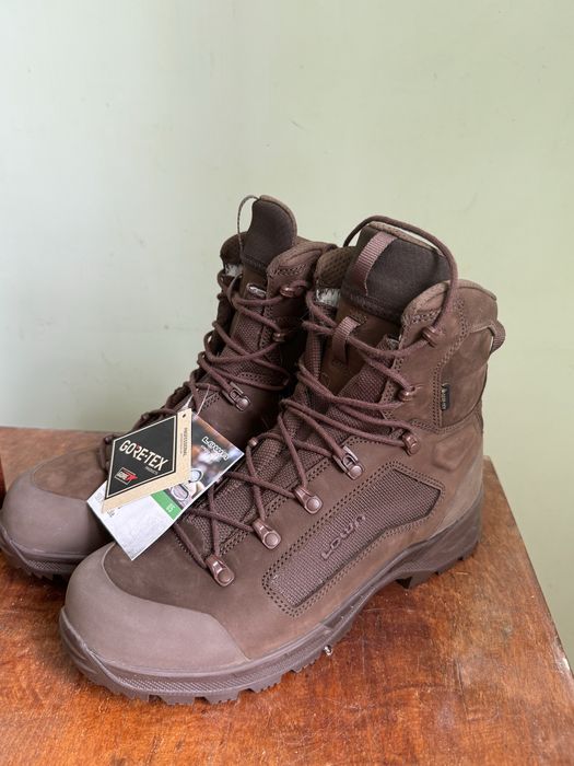 Берци черевики нові lowa breacher n gtx mid