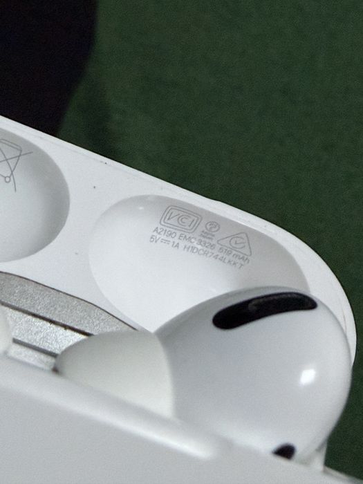 Oryginalne AirPods Pro (1 generacja) lightning