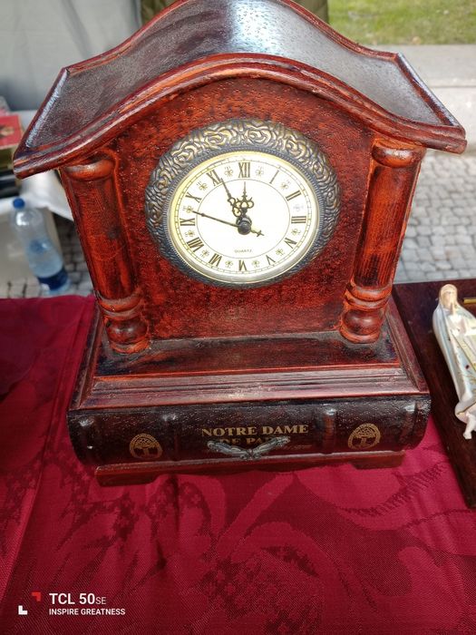 Relógios a imitar o antigo com gavetas .10€ cada um. São novos