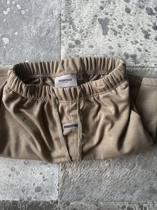 Calções Essentials Castanhos Novos S