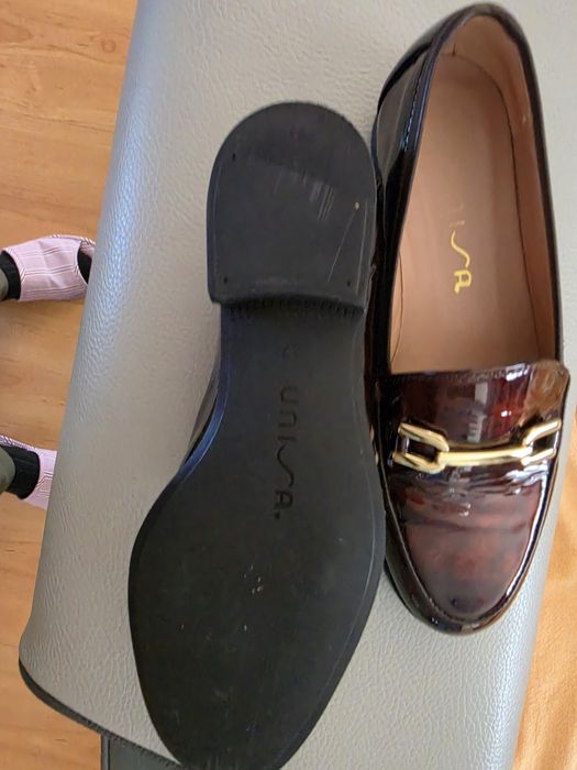 Mocassins  com fivela dourada elegantes