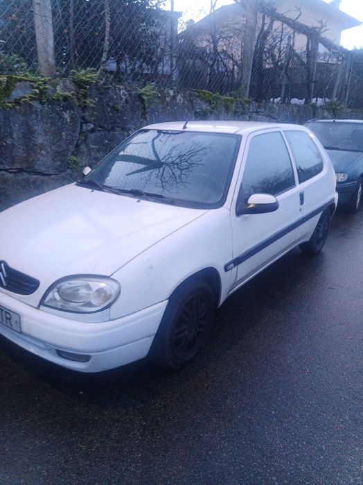 Vendo uma citroen saxos 15 d tem junta  queimada e uma rela furada