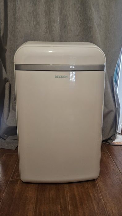 Ar Condicionado e Aquecedor Portátil BECKEN BAC4255 (23 m² - 12000 BTU