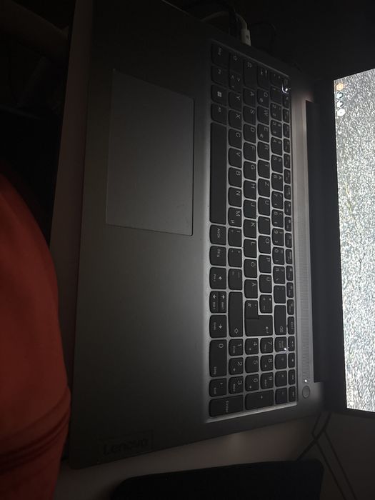 Vendo pc lenovo ryzen 5 1 tb